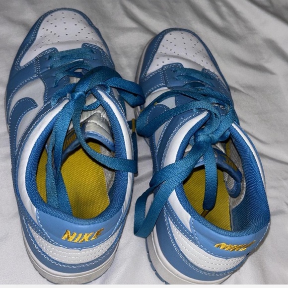 Nike REPS unc dunks
One sign of tear pictured 
Size 8 - Picture 4 of 7